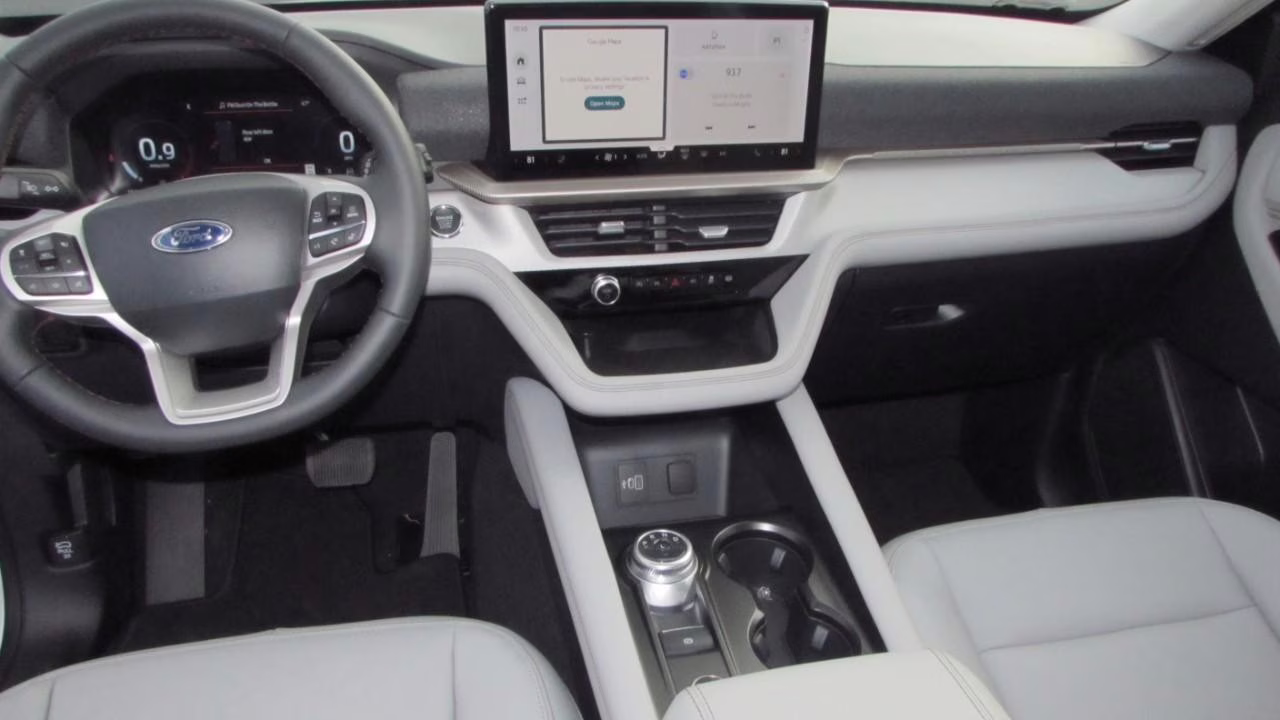 2026 Oxford White Ford Explorer Active 4X4 SUV