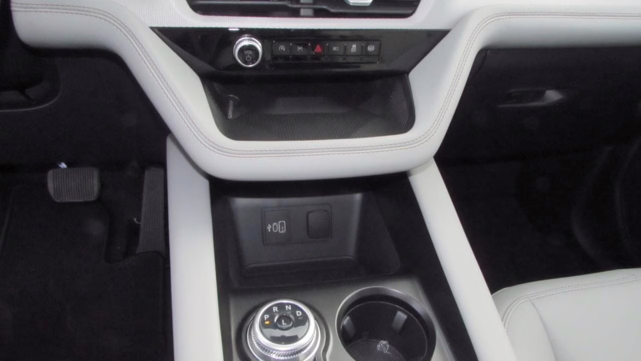 2026 Oxford White Ford Explorer Active 4X4 SUV