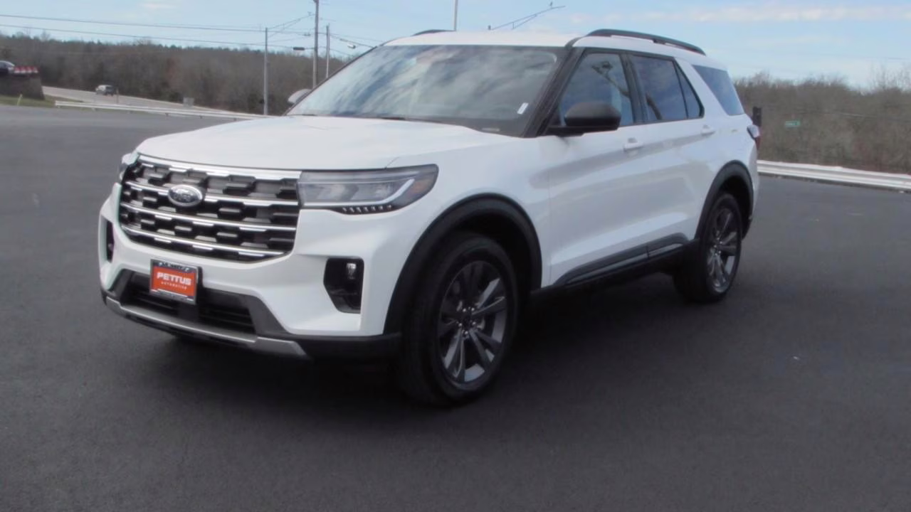 2026 Oxford White Ford Explorer Active 4X4 SUV