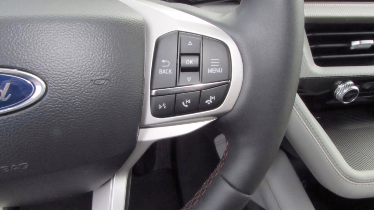 2026 Oxford White Ford Explorer Active 4X4 SUV