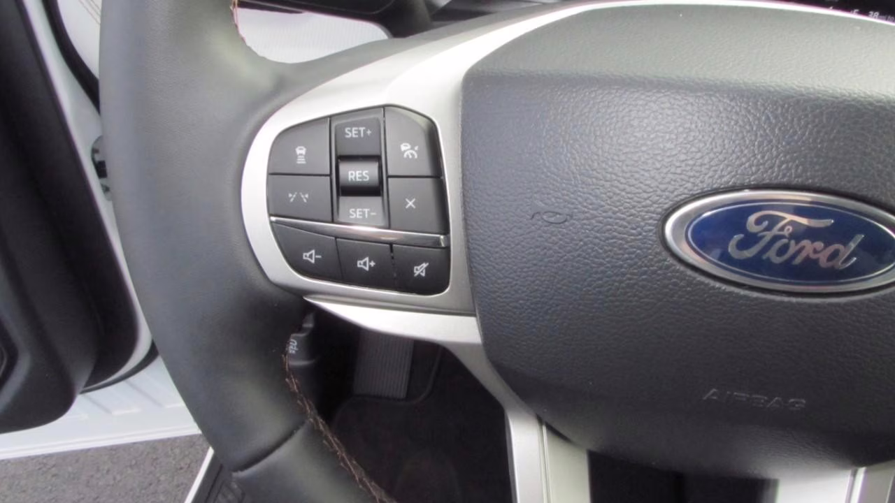 2026 Oxford White Ford Explorer Active 4X4 SUV