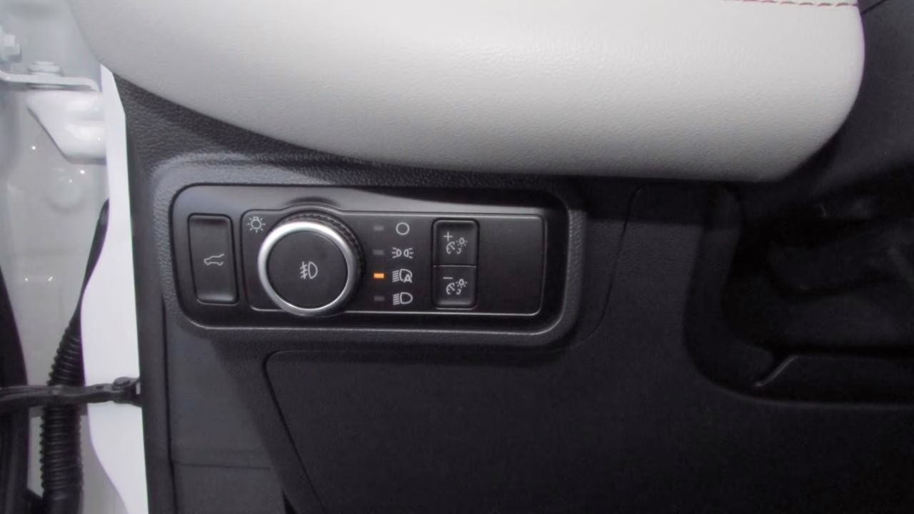 2026 Oxford White Ford Explorer Active 4X4 SUV