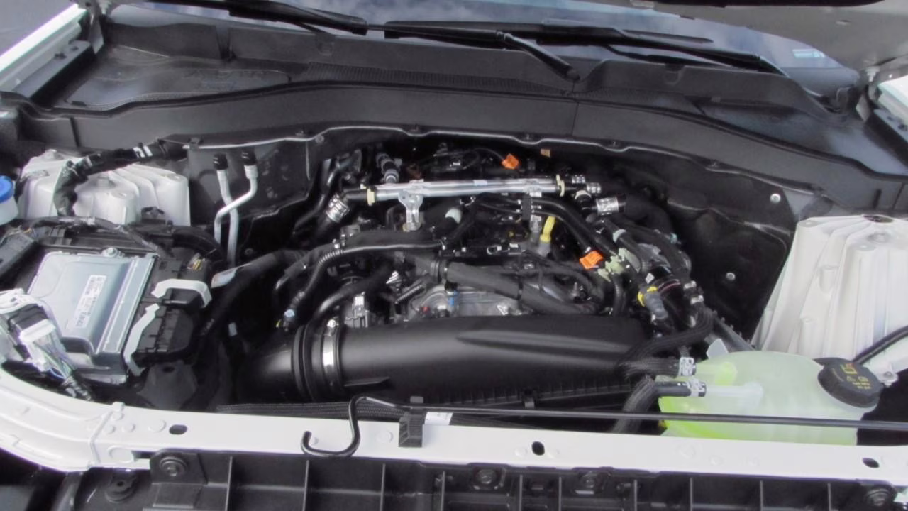 2026 Oxford White Ford Explorer Active 4X4 SUV