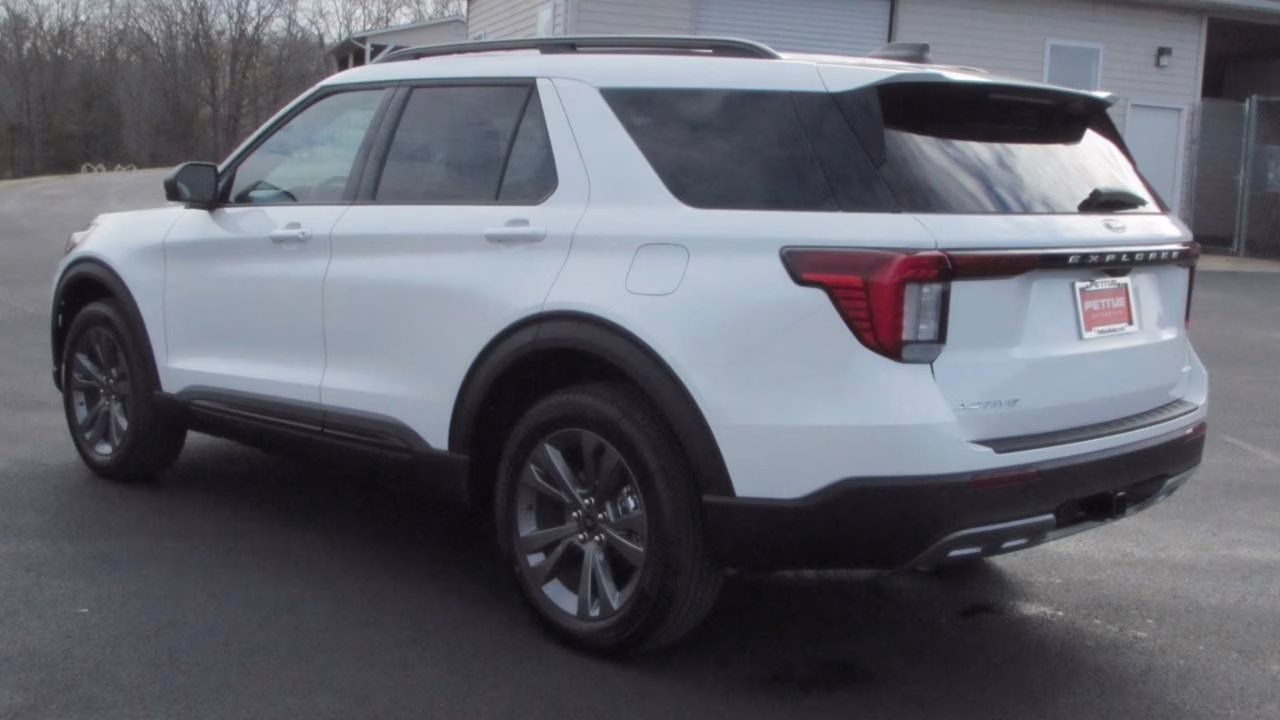 2026 Oxford White Ford Explorer Active 4X4 SUV