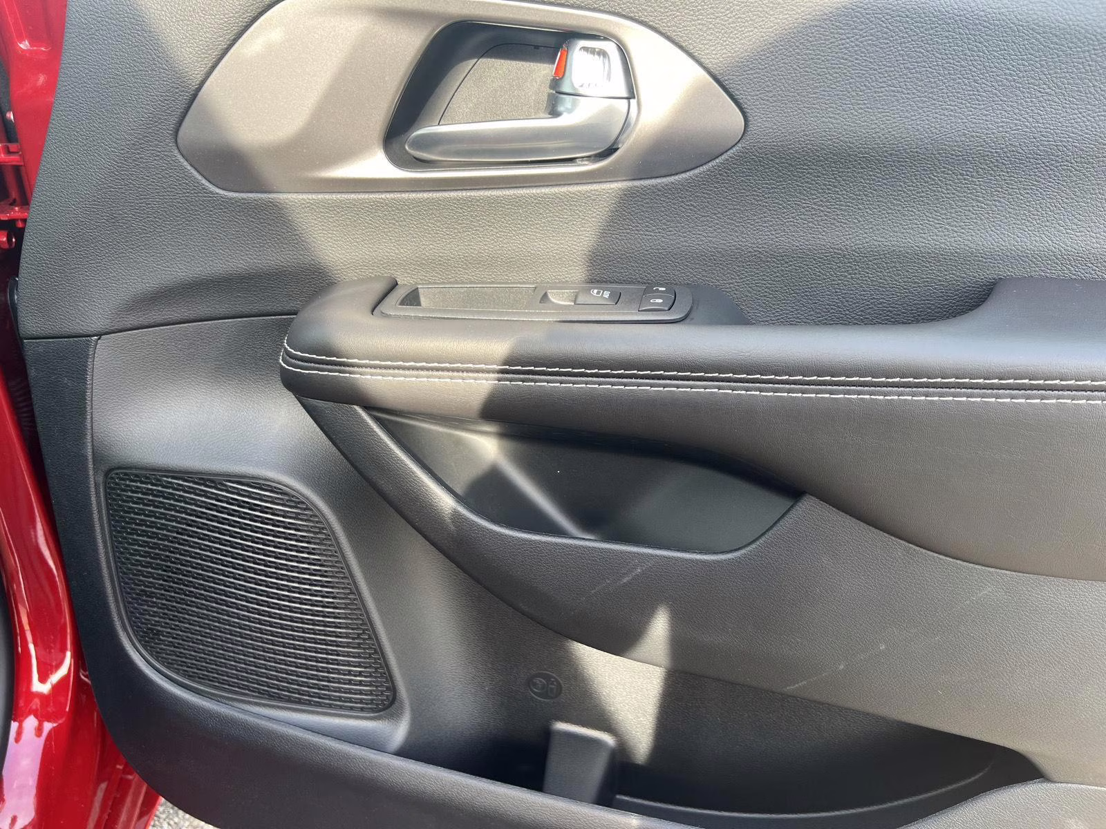 2026 Red Hot Pearlcoat Chrysler Pacifica Select FWD Van