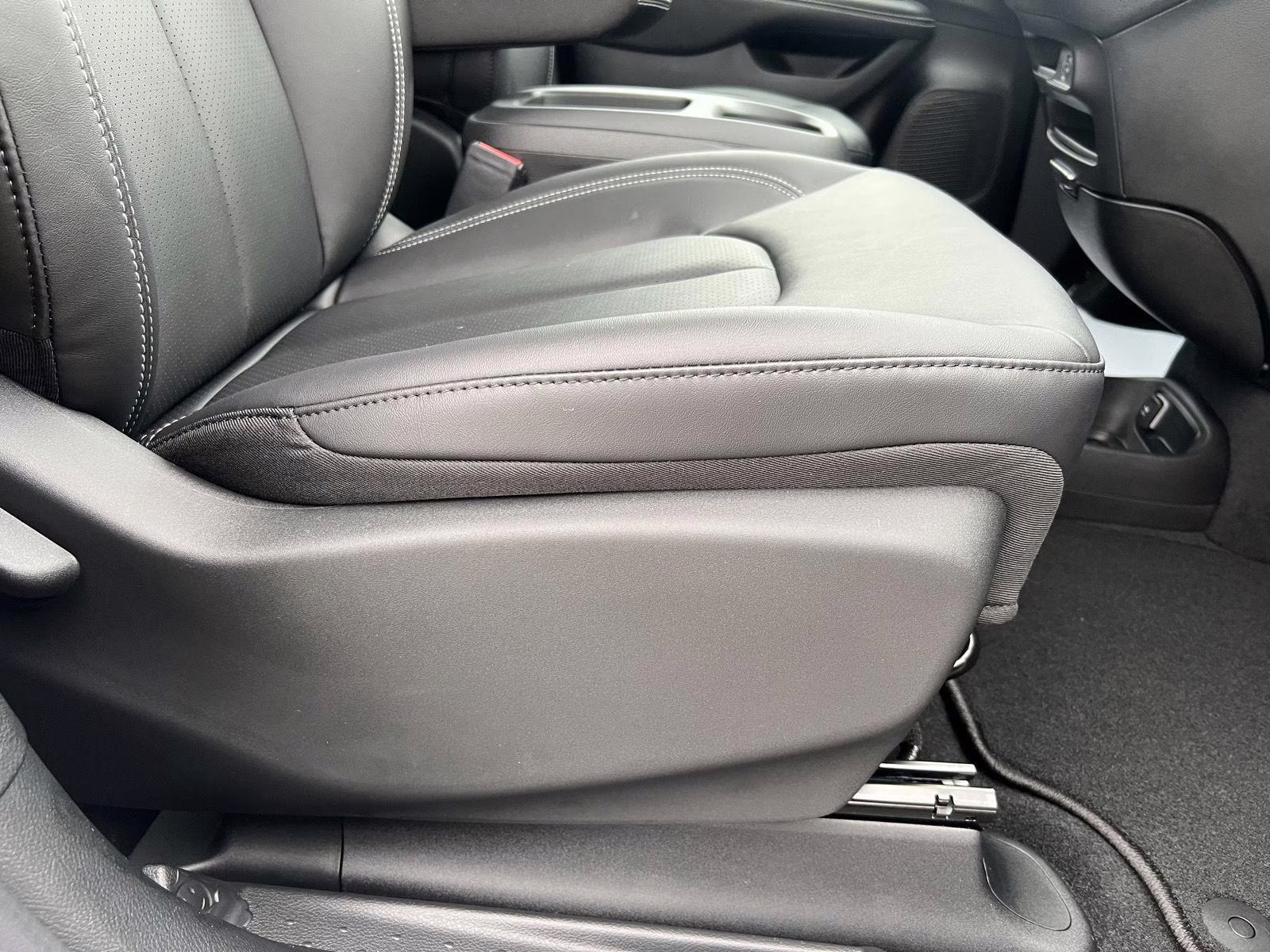 2026 Bright White Clearcoat Chrysler Pacifica Select AWD Van
