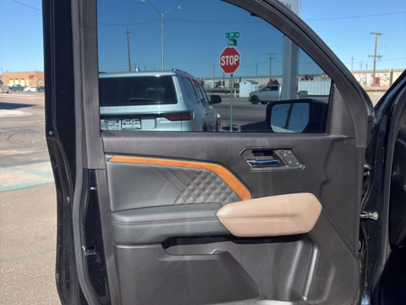 2024 Onyx Black GMC Canyon 4WD Denali 4X4 Truck