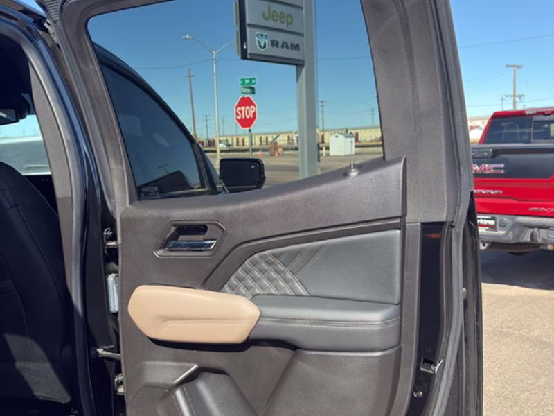 2024 Onyx Black GMC Canyon 4WD Denali 4X4 Truck