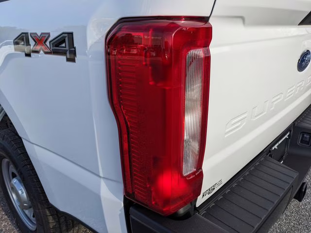 2026 Oxford White Ford Super Duty F-250 SRW XL 4X4 Truck