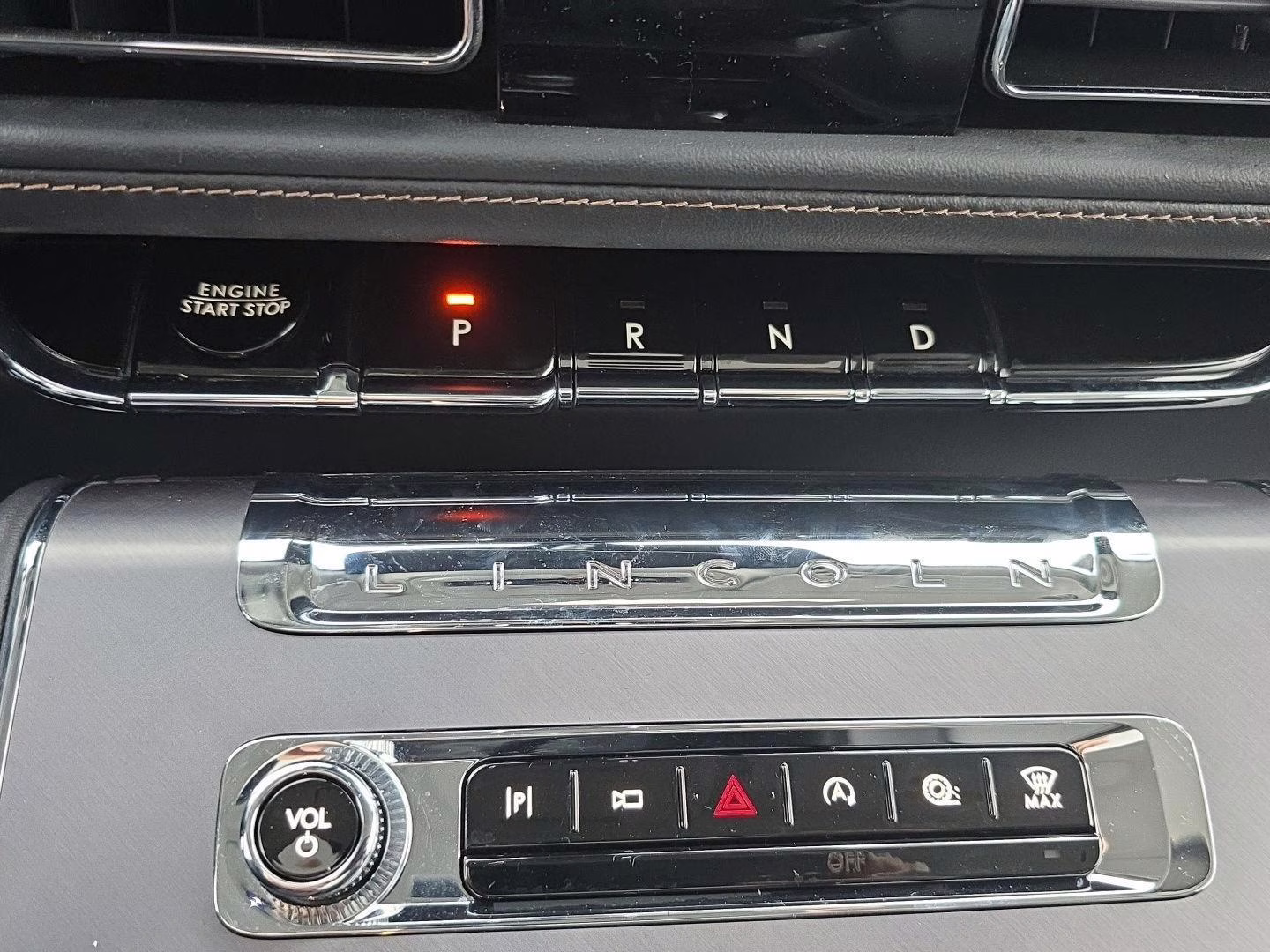 2025 Infinite Black Metallic Clearcoat Lincoln Aviator Premiere AWD SUV