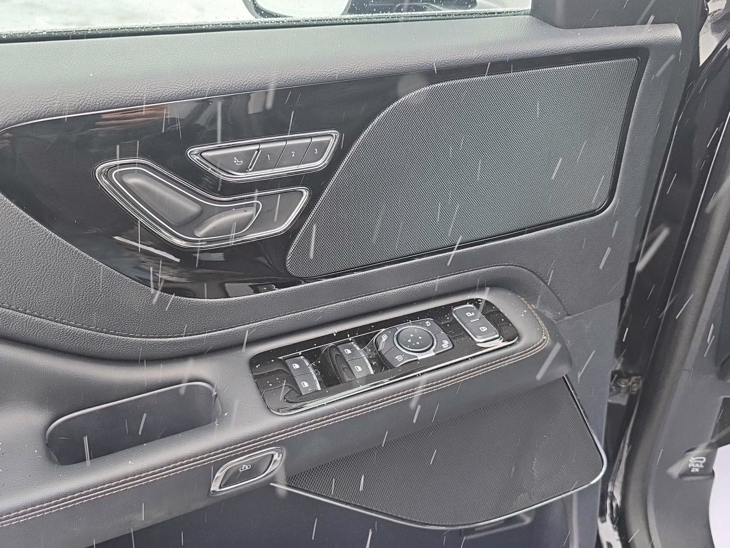 2025 Infinite Black Metallic Clearcoat Lincoln Aviator Premiere AWD SUV