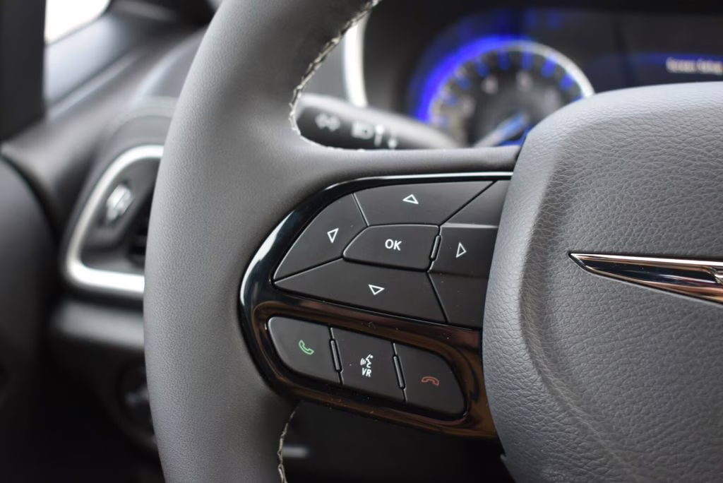 2026 Diamond Black Crystal Pearlcoat Chrysler Pacifica Select AWD Van