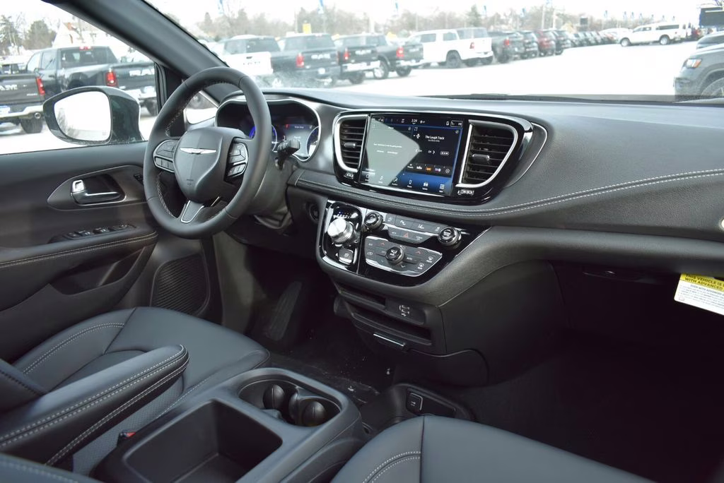 2026 Diamond Black Crystal Pearlcoat Chrysler Pacifica Select AWD Van