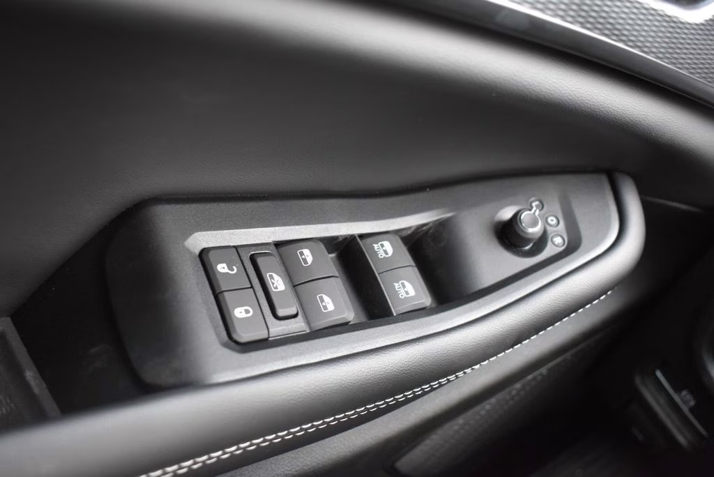 2025 Diamond Black Crystal Pearlcoat Jeep Grand Cherokee Altitude X 4X4 SUV