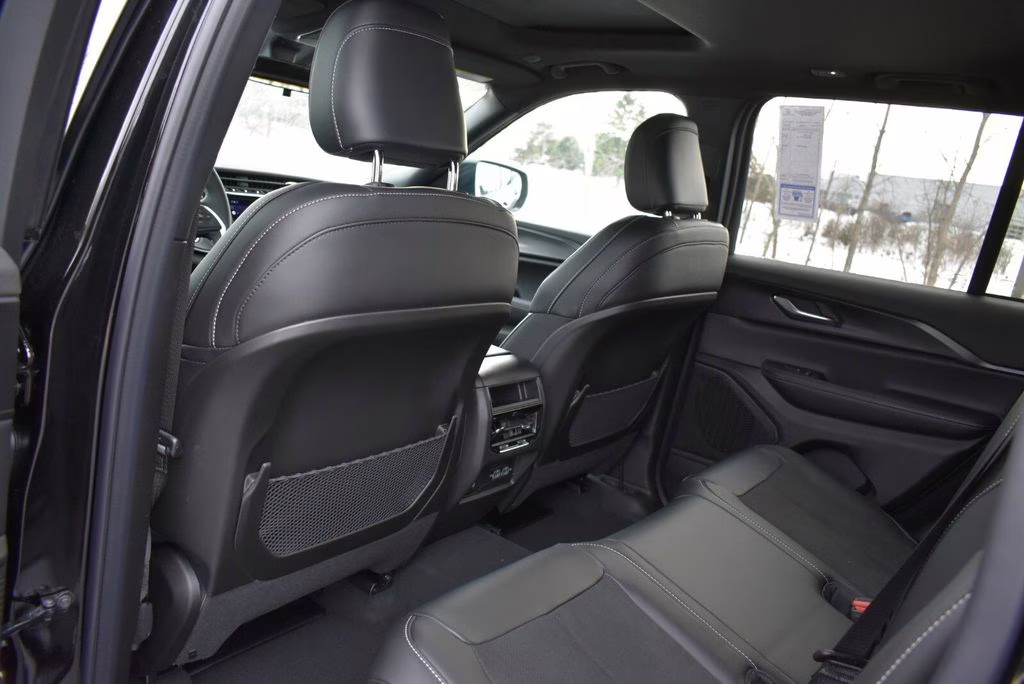 2025 Diamond Black Crystal Pearlcoat Jeep Grand Cherokee Altitude X 4X4 SUV