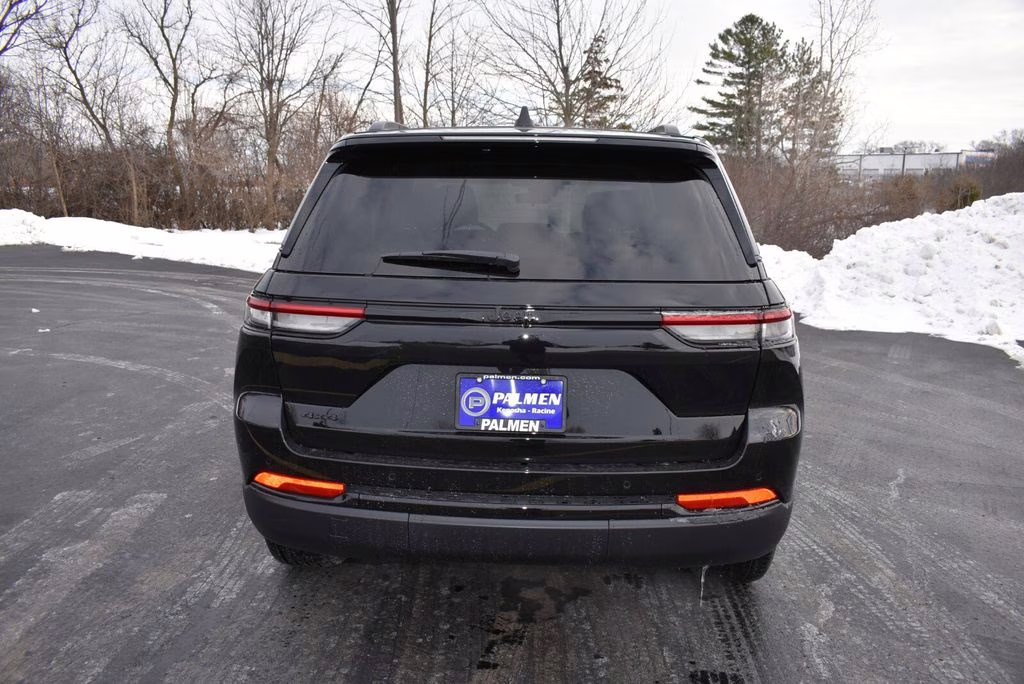 2025 Diamond Black Crystal Pearlcoat Jeep Grand Cherokee Altitude X 4X4 SUV