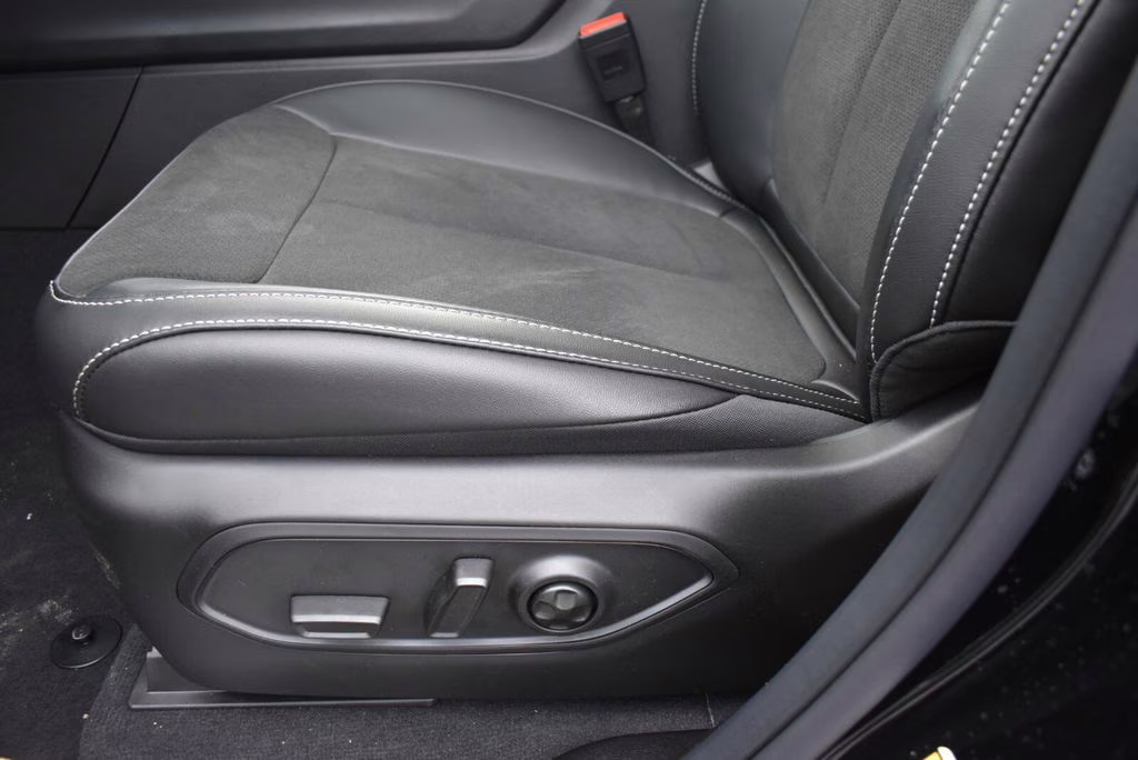 2025 Diamond Black Crystal Pearlcoat Jeep Grand Cherokee Altitude X 4X4 SUV