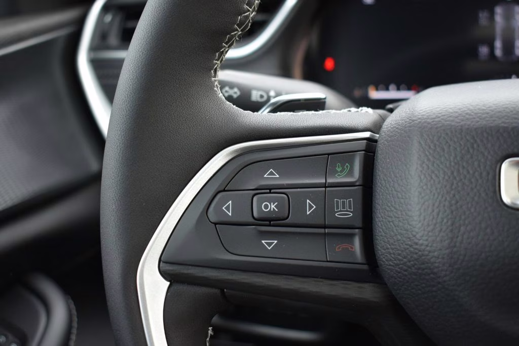 2025 Diamond Black Crystal Pearlcoat Jeep Grand Cherokee Altitude X 4X4 SUV