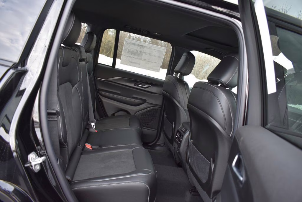 2025 Diamond Black Crystal Pearlcoat Jeep Grand Cherokee Altitude X 4X4 SUV