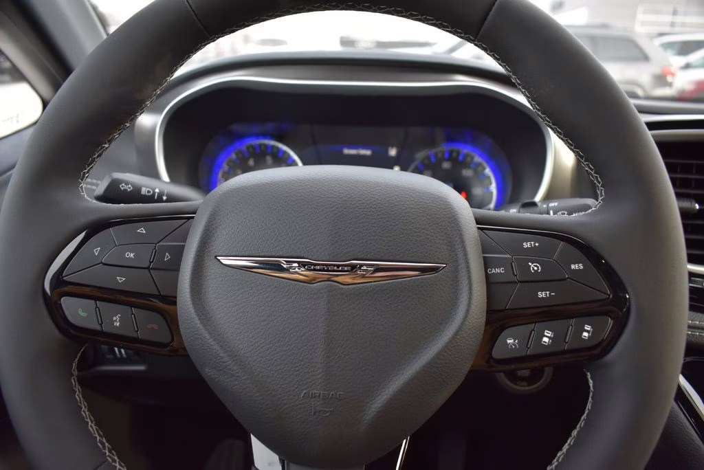 2026 Diamond Black Crystal Pearlcoat Chrysler Pacifica Select AWD Van