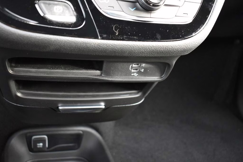 2026 Diamond Black Crystal Pearlcoat Chrysler Pacifica Select AWD Van