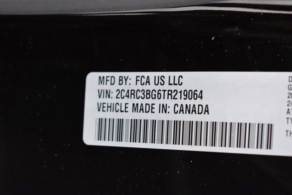 2026 Diamond Black Crystal Pearlcoat Chrysler Pacifica Select AWD Van