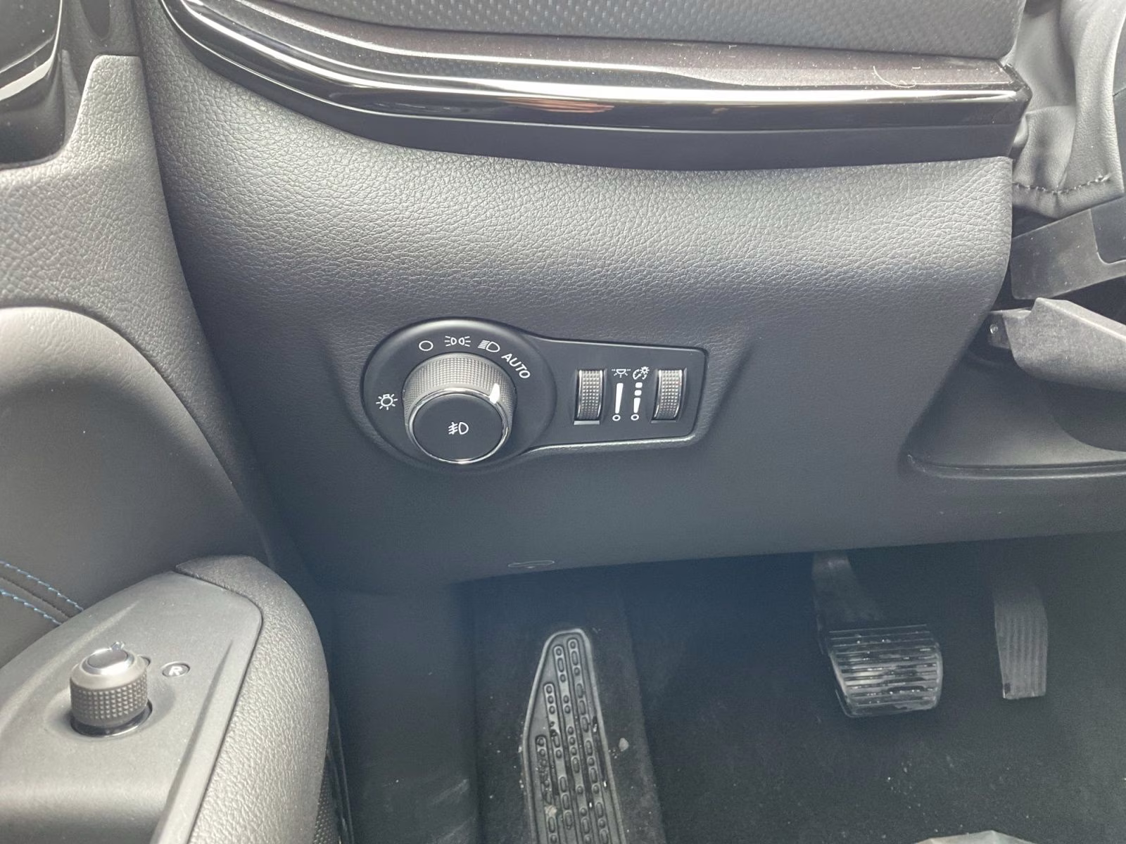 2026 Diamond Black Crystal Pearlcoat Jeep Compass Limited 4X4 SUV