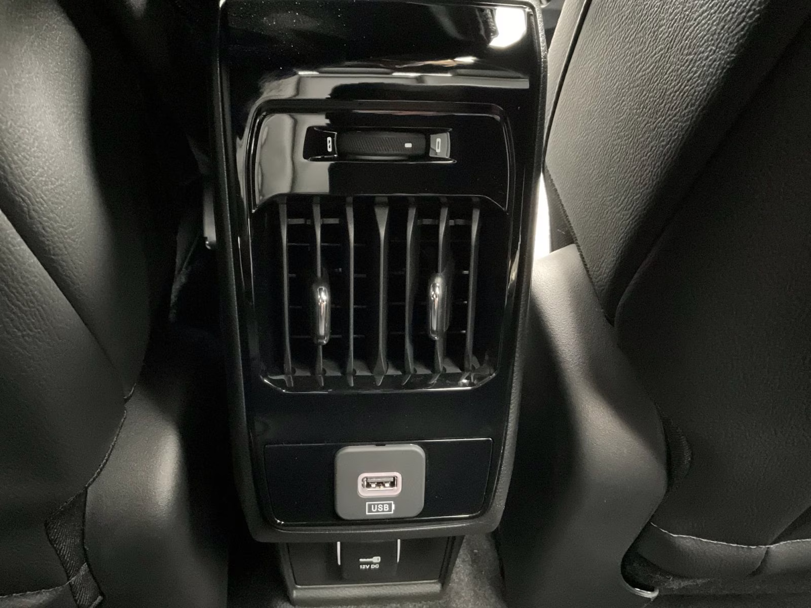 2026 Diamond Black Crystal Pearlcoat Jeep Compass Limited 4X4 SUV