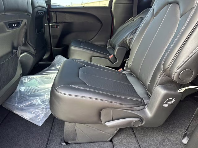 2026 Red Hot Pearlcoat Chrysler Pacifica Select FWD Van
