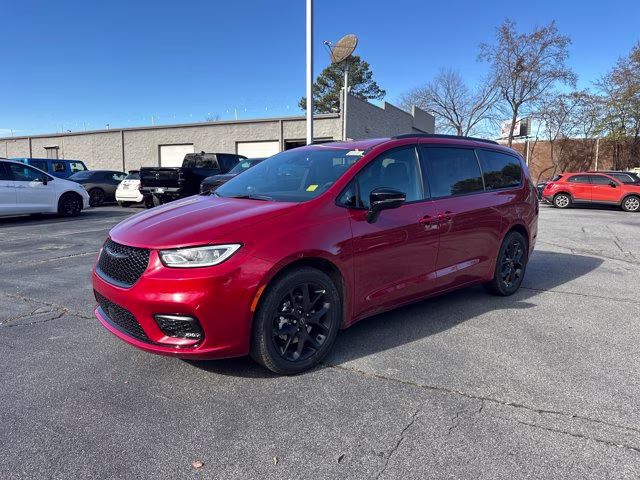 2026 Red Hot Pearlcoat Chrysler Pacifica Select FWD Van