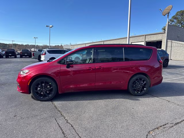 2026 Red Hot Pearlcoat Chrysler Pacifica Select FWD Van
