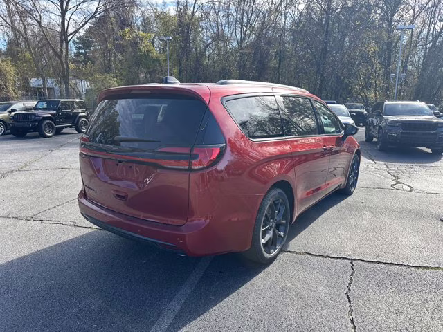 2026 Red Hot Pearlcoat Chrysler Pacifica Select FWD Van