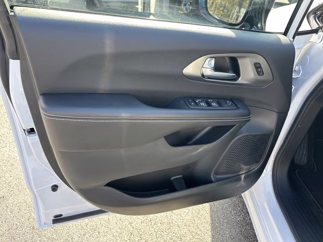 2026 Bright White Clearcoat Chrysler Pacifica Select FWD Van