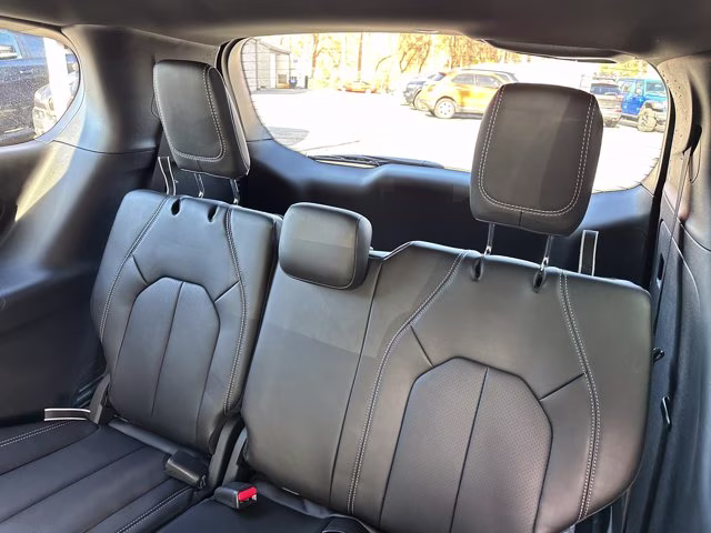 2026 Bright White Clearcoat Chrysler Pacifica Select FWD Van