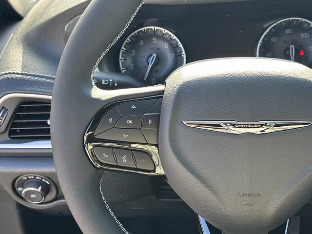 2026 Bright White Clearcoat Chrysler Pacifica Select FWD Van