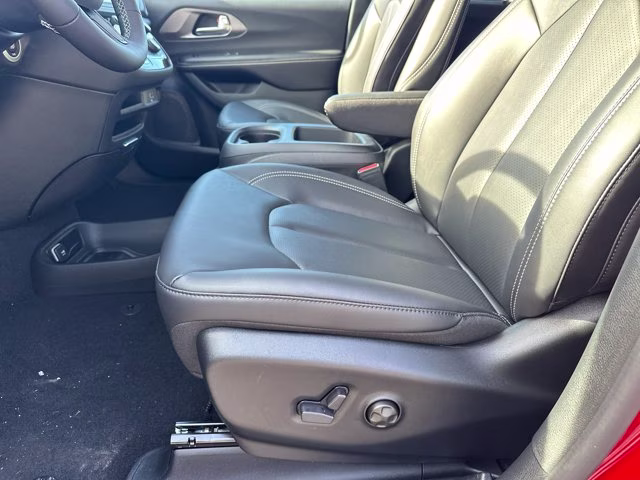 2026 Red Hot Pearlcoat Chrysler Pacifica Select FWD Van