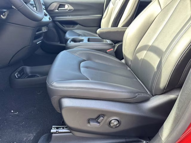 2026 Red Hot Pearlcoat Chrysler Pacifica Select FWD Van