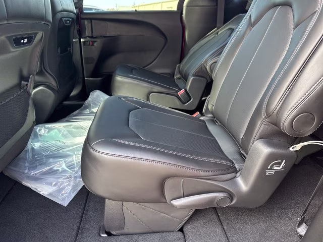 2026 Red Hot Pearlcoat Chrysler Pacifica Select FWD Van