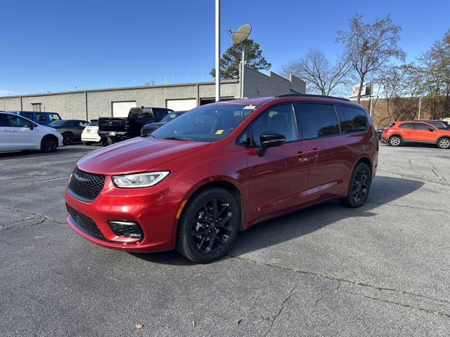 2026 Red Hot Pearlcoat Chrysler Pacifica Select FWD Van