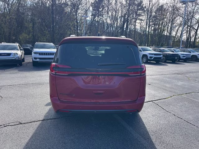 2026 Red Hot Pearlcoat Chrysler Pacifica Select FWD Van