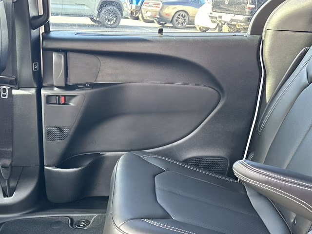 2026 Bright White Clearcoat Chrysler Pacifica Select FWD Van