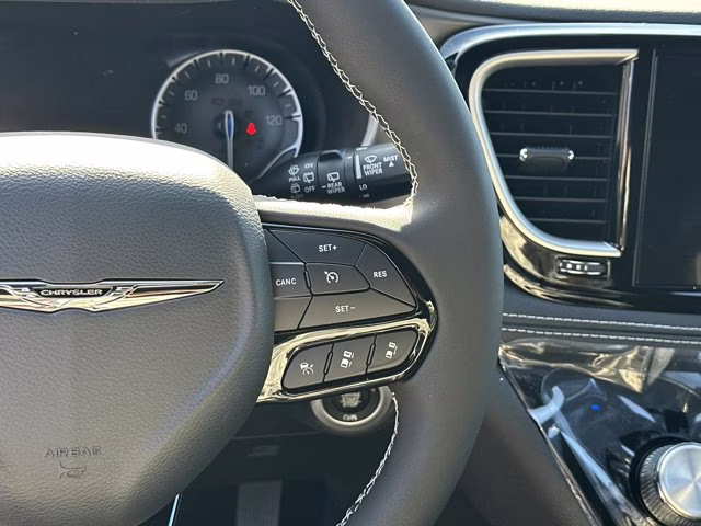 2026 Bright White Clearcoat Chrysler Pacifica Select FWD Van