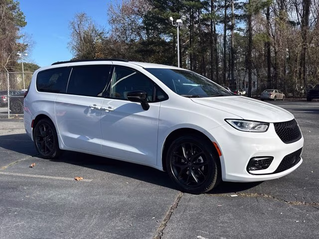 2026 Bright White Clearcoat Chrysler Pacifica Select FWD Van