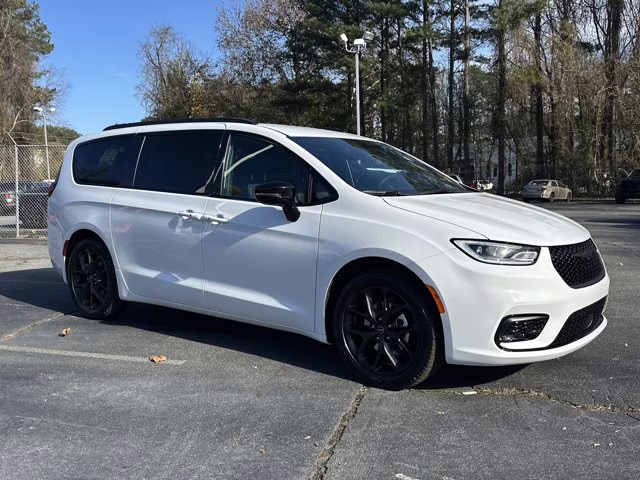 2026 Bright White Clearcoat Chrysler Pacifica Select FWD Van