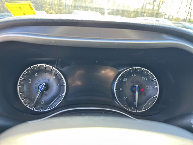 2026 Bright White Clearcoat Chrysler Pacifica Select FWD Van