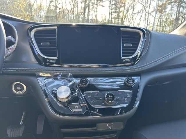 2026 Bright White Clearcoat Chrysler Pacifica Select FWD Van