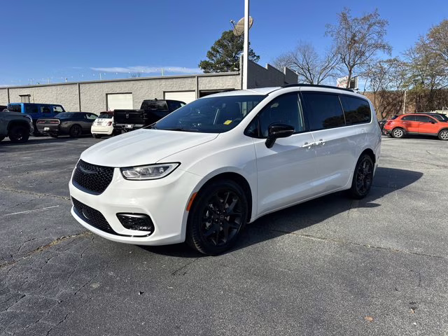 2026 Bright White Clearcoat Chrysler Pacifica Select FWD Van