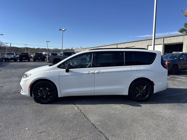 2026 Bright White Clearcoat Chrysler Pacifica Select FWD Van