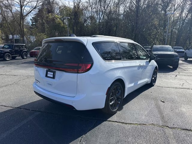 2026 Bright White Clearcoat Chrysler Pacifica Select FWD Van