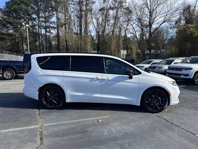 2026 Bright White Clearcoat Chrysler Pacifica Select FWD Van